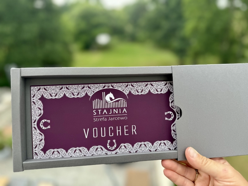 obraz przedstawiajacy voucher zakupowy na lekcje konna w stajni jarcewo koło chojnic